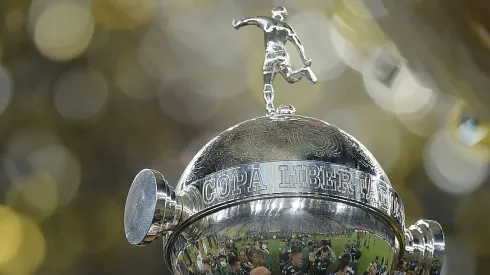 El trofeo de la Copa Libertadores de América.