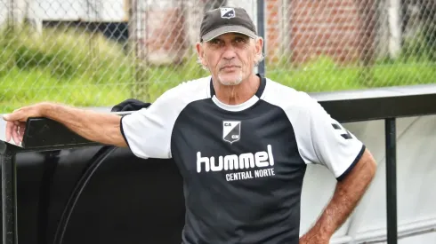 Víctor Riggio, DT de Central Norte.