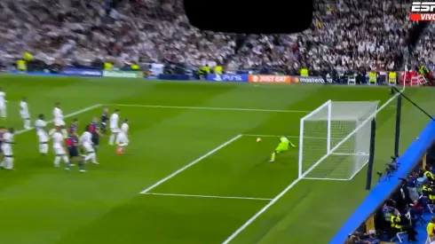 El arquero del Real Madrid tuvo una floja respuesta.