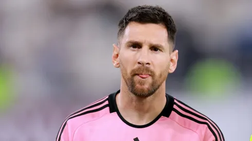 Un buen número de hinchas de Monterrey le hizo difícil la estadía al argentino.