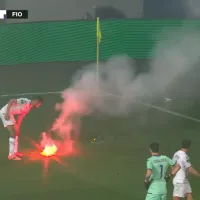 VIDEO  Nico González explotó contra los propios hinchas de Fiorentina y hasta pateó una bengala