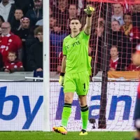 Por qué a Dibu Martínez le sacaron dos tarjetas amarillas y no lo echaron contra Lille