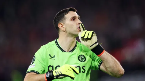 Dibu Martínez se lució ante Lille.