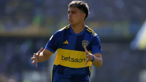 Zeballos en acción en Boca en el único Superclásico que disputó