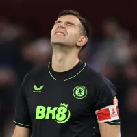 El DT de Aston Villa preocupa a la Selección Argentina con el estado de Dibu Martínez: \'Le haremos estudios\'