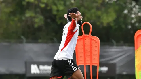 El delantero estuvo pendiente del duelo entre Estudiantes y Boca.