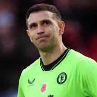 Por qué no juega Dibu Martínez en Aston Villa vs Olympiakos en la Conference League