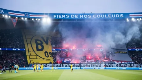 La bandera gigante de Borussia Dortmund que destruyeron los ultras del PSG
