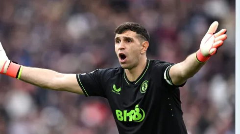 Dibu Martínez, el arquero de Aston Villa.