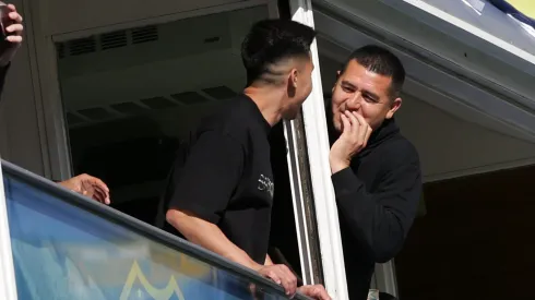 Pol Fernández y Riquelme en un palco en La Bombonera