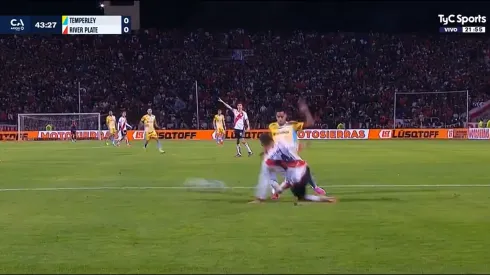 VIDEO | ¿Fue penal? La patada de González Pirez que generó polémica en Temperley vs. River
