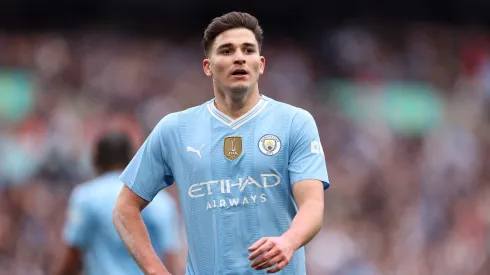 El delantero argentino inició en el banco de suplentes la final de la FA Cup.