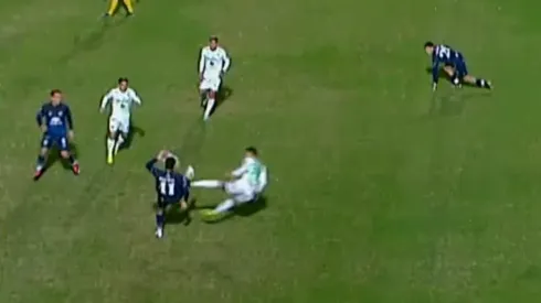 El lateral de Sarmiento vio la roja directa.