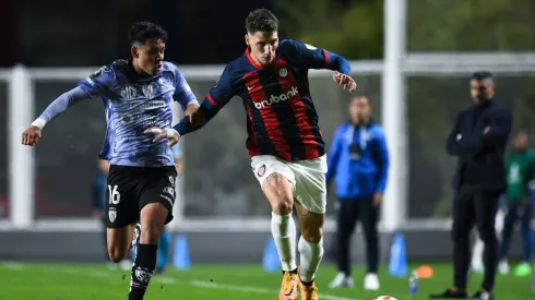 San Lorenzo e Independiente del Valle pelean por un lugar.