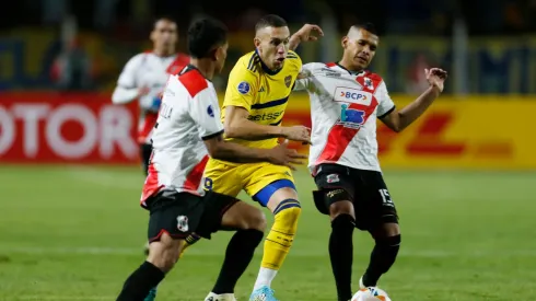 Boca se enfrenta a Nacional Potosí.