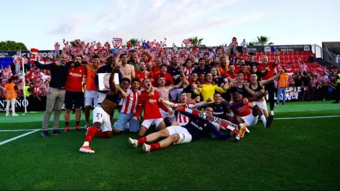 Sporting de Gijón, con el ex Boca Carlos Izquierdoz, jugará los Play Off para el último ascenso a LaLiga.