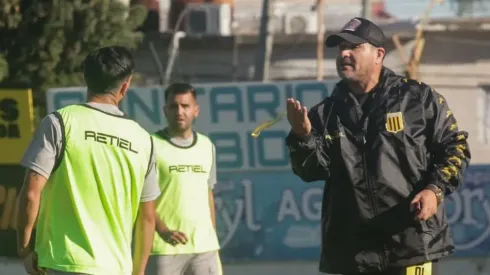 Bazán Vera, entrenador de Almirante Brown