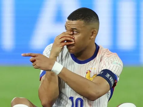 Tras la fractura de nariz, Mbappé entrenó con una exótica máscara