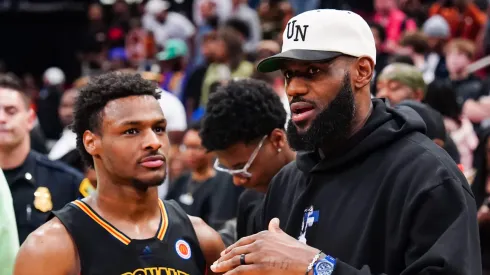 LeBron y Bronny James compartirán equipo.