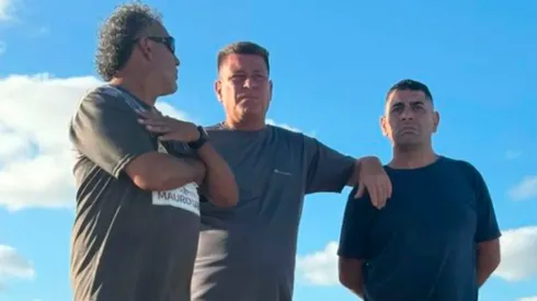 Néstor Retamar en el centro de la escena.