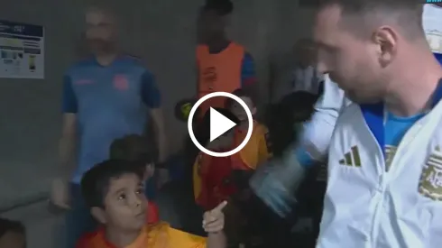Messi y un curioso intercambio en el túnel.