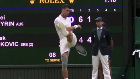 La reacción de Djokovic ante el festejo de la gente por el triunfo inglés.