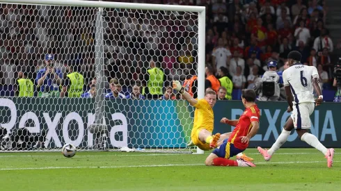 Mikel Oyarzabal le dio el título a España.