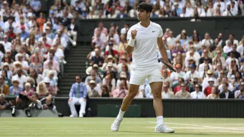 Carlos Alcaraz celebrando en Wimbledon.