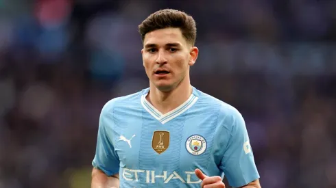 Julián Álvarez, ante una chance para salir de Manchester City.
