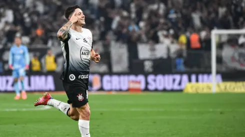 Rodrigo Garro celebrando un gol en Corinthians.