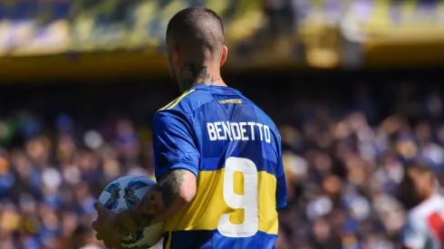 Darío Benedetto con la camiseta 9 de Boca.