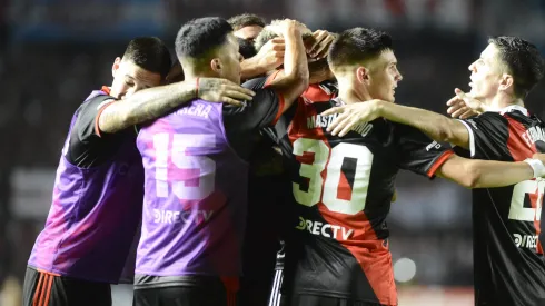 Franco Mastantuono con sus compañeros en River.