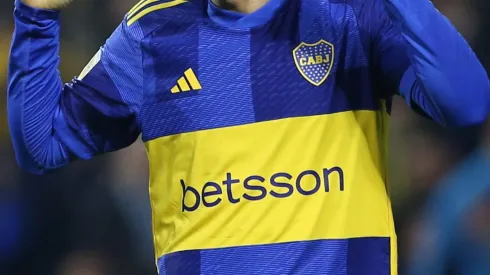 Talleres persigue a un jugador de Boca.