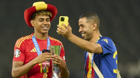 Lamine Yamal junto a su padre, Mounir Nasraoui.