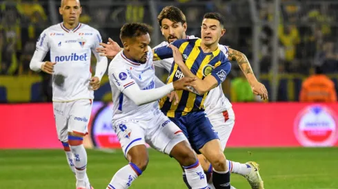 Rosario Central y Fortaleza, en el partido de ida.