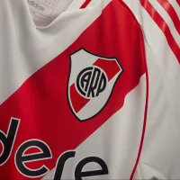 River presentó su nueva camiseta, homenaje a un equipo que hizo historia