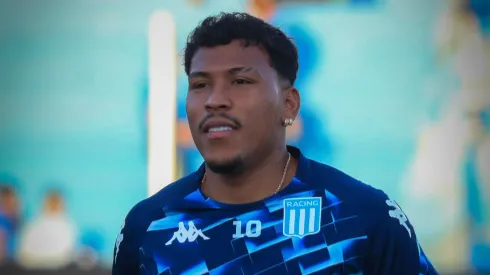 Racing vive sus horas más calientes por un posteo de Roger Martínez