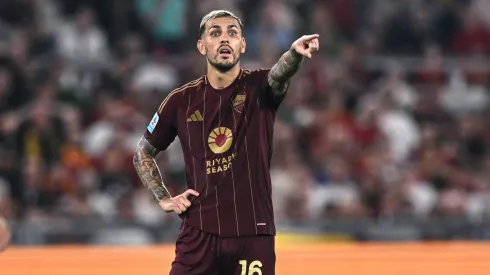 Leandro Paredes en un partido de la Roma.