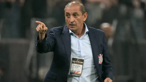 Ramón Díaz podría dirigir a Memphis Depay en el Corinthians.