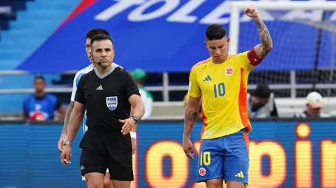 Piero Maza no tuvo autoridad y Colombia ganó, aunque fue favorecida ante Argentina.