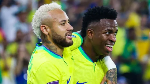 Neymar junto a Vinícius con la camiseta del Real Madrid.