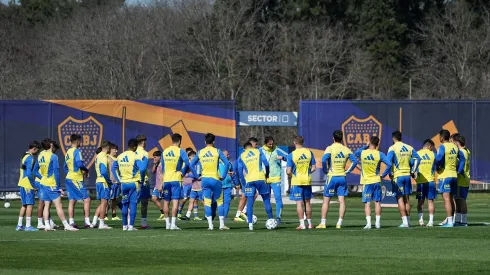 El plantel de Boca entrenando en el predio de Ezeiza.