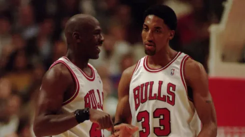 Michael Jordan junto a Scottie Pippen.