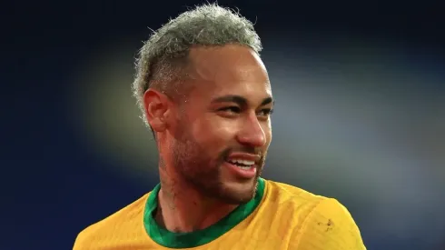 Neymar imagina negocios en Brasil.