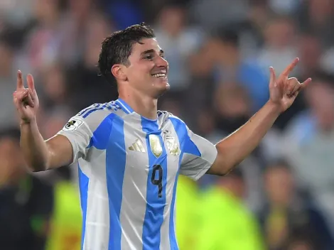 Los hinchas de la Selección Argentina criticaron a Simeone por la actuación de Julián Álvarez