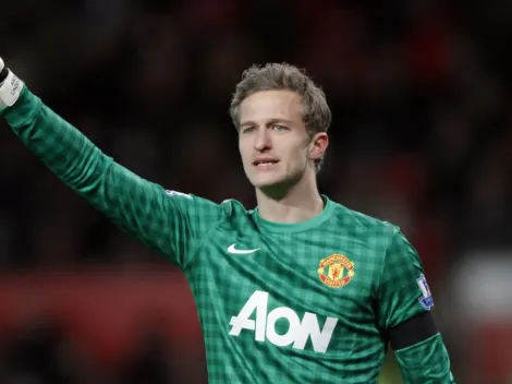 Jugó 29 partidos con Manchester United, ganó una Premier y ahora ayuda atletas en un banco de inversión