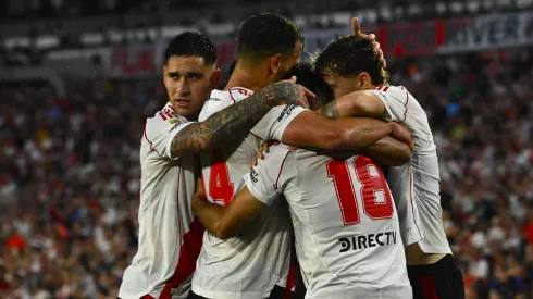 Los futbolistas de River celebran el triunfo ante Barracas.