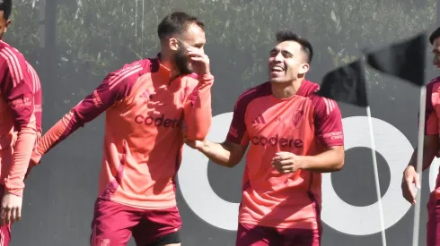 Pezzella y Acuña en el entrenamiento de River.