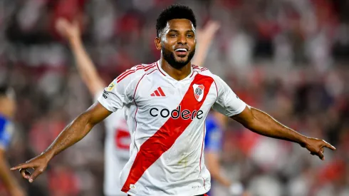 Miguel Borja festejando un gol en River.