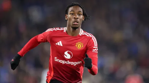 Tiene 18 años, viene de marcar 6 goles en 45 minutos y amenaza con desplazar a Garnacho en Manchester United